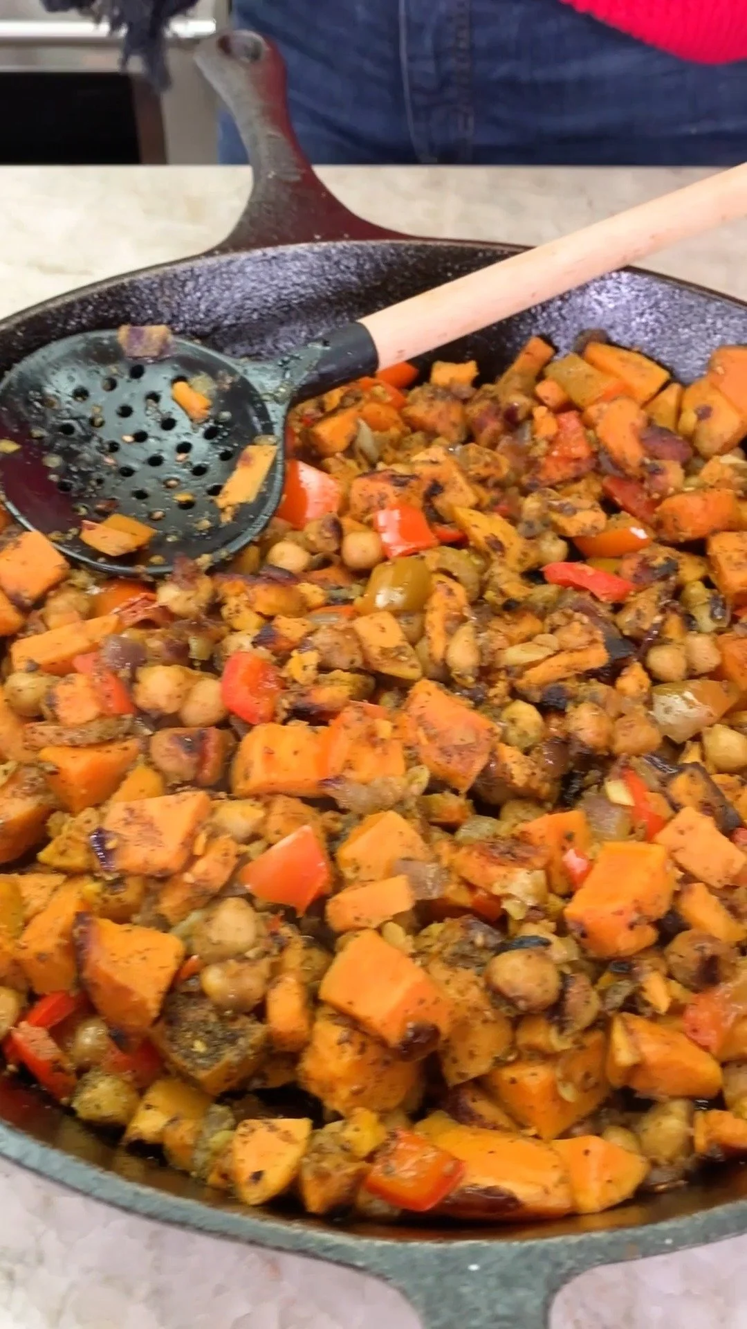 Delicious sweet potato hash with chickpeas and fresh veggies